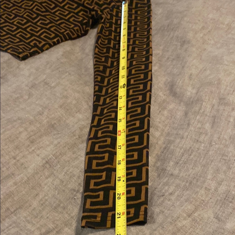 Long Sleeve Geometric Top - Black and Brown - Picture 7 of 7